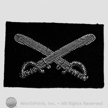 Insignia consisted of crossed swords; embroidered.