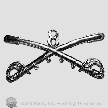 Insignia consisted of crossed swords and number 8 above.