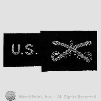 Insignia consisted of letters US and crossed sabres with number 6 above, embroidered on a dark material.