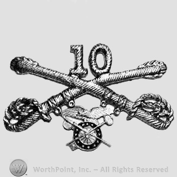 Insignia consisted of crossed sabres, number 10 above and a winged wheel below.