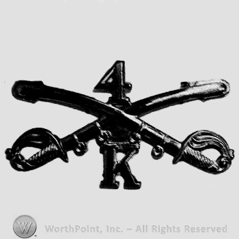 Insignia consisted of crossed sabres and number 4 above and letter K below.