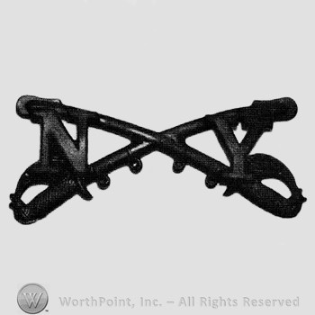 Insignia consisted of crossed sabres and letter N on the left and letter Y on the right.