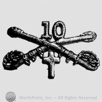 Insignia consisted of crossed sabres and number 10 above and a cross below.