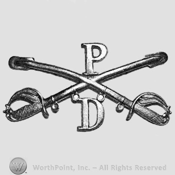 Insignia consisted of crossed sabres and letter P above and letter D below.