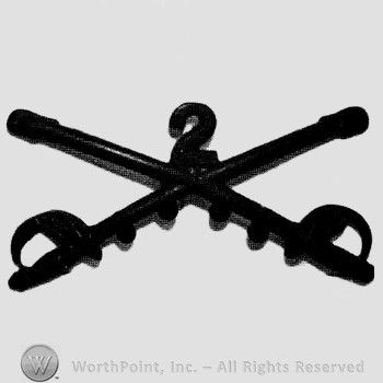 Insignia consisted of crossed sabres and number 2 above.