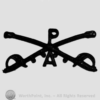 Insignia consisted of crossed sabres and letter P above and letter A below.