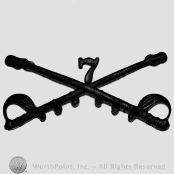 Insignia consisted of crossed sabres and number 7 above.