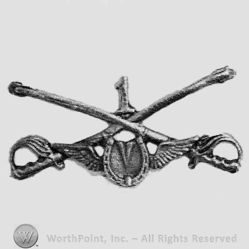 Insignia consisted of crossed sabres and number 1 and winged horseshoe below.