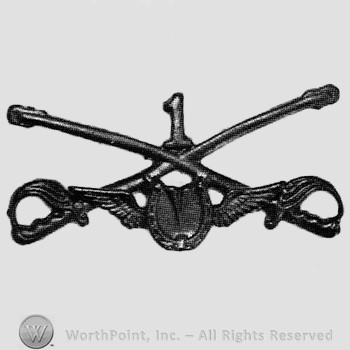 Insignia consisted of crossed sabres and number 1 and winged horseshoe below.