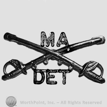 Insignia consisted of crossed sabres and letters MA above and letters DET below.