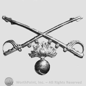Insignia consisted of crossed sabres and a shell with flame below.