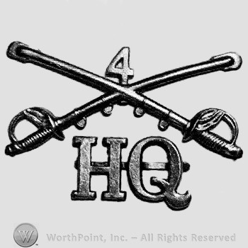 Insignia consisted of crossed sabres and number 4 above and letters HQ below.