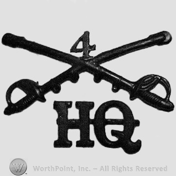 Insignia consisted of crossed sabres and number 4 above and letters HQ below.