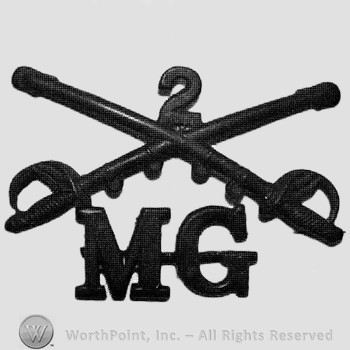 Insignia consisted of crossed sabres and number 2 above and letters MG below.