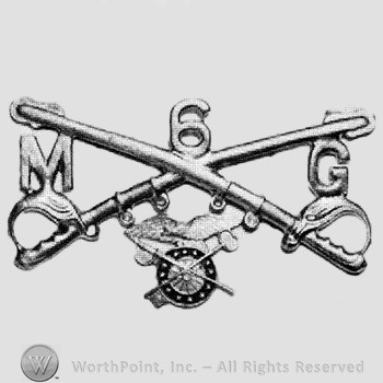 Insignia consisted of crossed sabres, number 6 above, letter M on the left, letter G on the right and a winged wheel below.