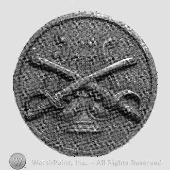 Disc with crossed sabres and a lyre on.