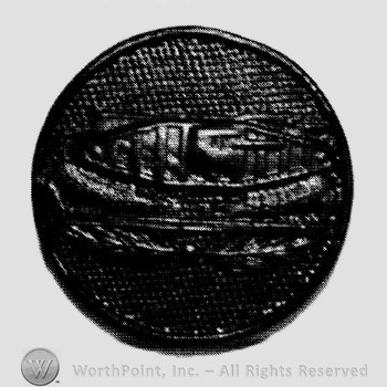 Disc with side view of the Mark VIII Tank above two stylized dragons breathing fire over a wreath.