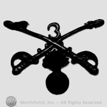 Insignia consisted of crossed sabres and number 3 above and shell with flame below.