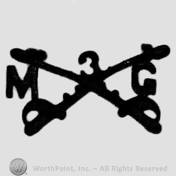 Insignia consisted of crossed sabres, number 3 above, letter M on the left and letter G on the right.