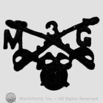 Insignia consisted of crossed sabres, number 3 above, winged wheel below, letter M on the left and letter G on the right.