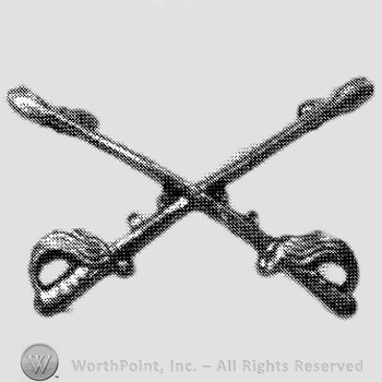 Insignia consisted of crossed sabres.