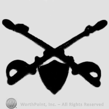 Insignia consisted of crossed sabres and shield below.