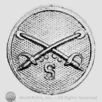 Insignia consisted of collar disc with crossed sabres on and letter S below the intersection.