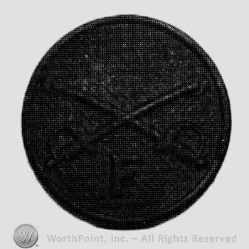 Insignia consisted of collar disc with crossed sabres on and letter F below the intersection.