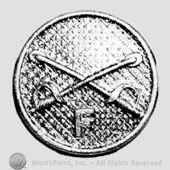 Insignia consisted of collar disc with crossed sabres on and letter F below the intersection.