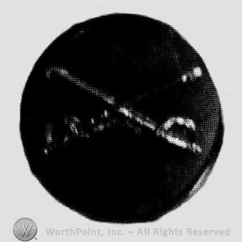 Insignia consisted of collar disc with crossed sabres on.