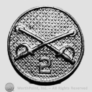 Insignia consisted of collar disc with crossed sabres on and number 2 below the intersection.