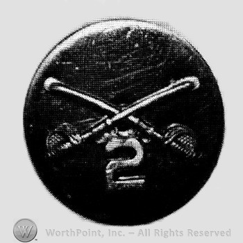 Insignia consisted of collar disc with crossed sabres on and number 2 below the intersection.