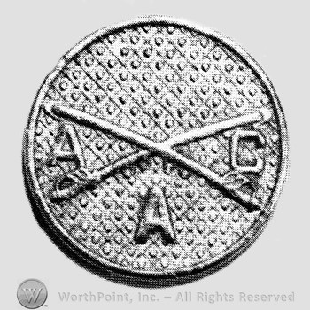 Insignia consisted of crossed sabres on a collar disc; letter A on the left, A below and C on the right.