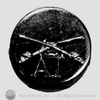 Insignia consisted of crossed sabres over a collar disc; letters AI below.