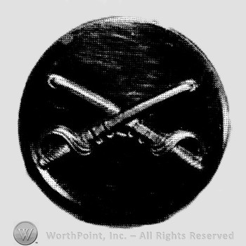 Insignia consisted of crossed sabres over a collar disc.