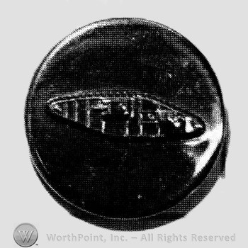 Insignia consisted of a disc with a shape like a tank on.