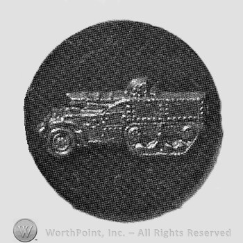 Insignia consisted of a disc with a shape like a tank on.