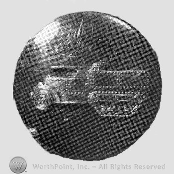 Insignia consisted of a disc with a shape like a tank on.