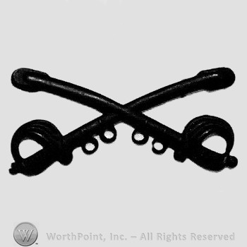 Insignia consisted of crossed sabres.