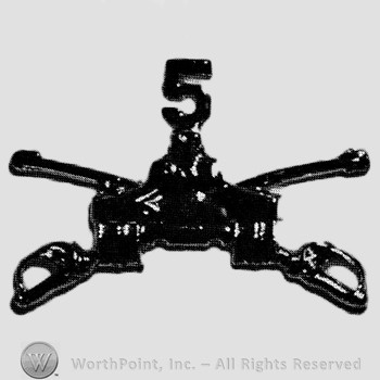 Insignia consisted of crossed sabres, front view of a tank and number 5 above.