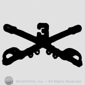 Insignia consisted of crossed sabres and number 3 above.