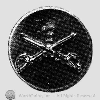 Insignia consisted of crossed sabres and number 8 above; all on a disc.
