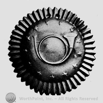 Insignia consisted of a plate, round cockade type design with a bugle surrounded by 13 stars.