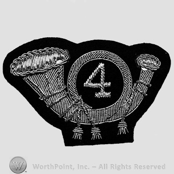 Insignia consisted of an embroidered horn with number 4 within the loop of the horn, all upon a black velvet background.