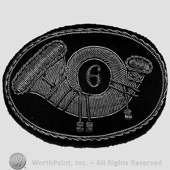Insignia consisted of an embroidered horn with number 6 within the loop of the horn, all upon a black velvet background.