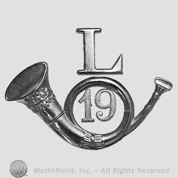 Insignia consisted of a metal horn with number 19 in the center of the loop and letter L above.