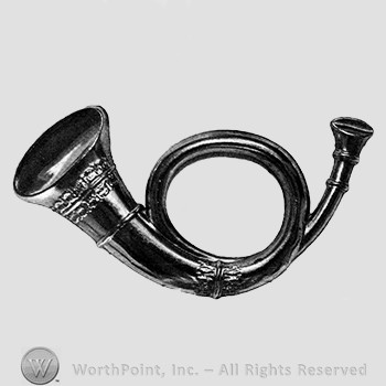 Insignia consisted of a metal horn.