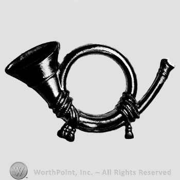 Insignia consisted of a metal horn.