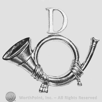 Insignia consisted of a metal horn and letter D above the bugle.