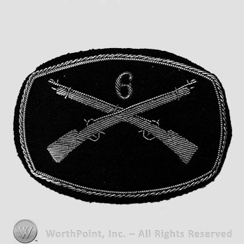 Insignia consisted of crossed rifles and number 6 above the intersection.